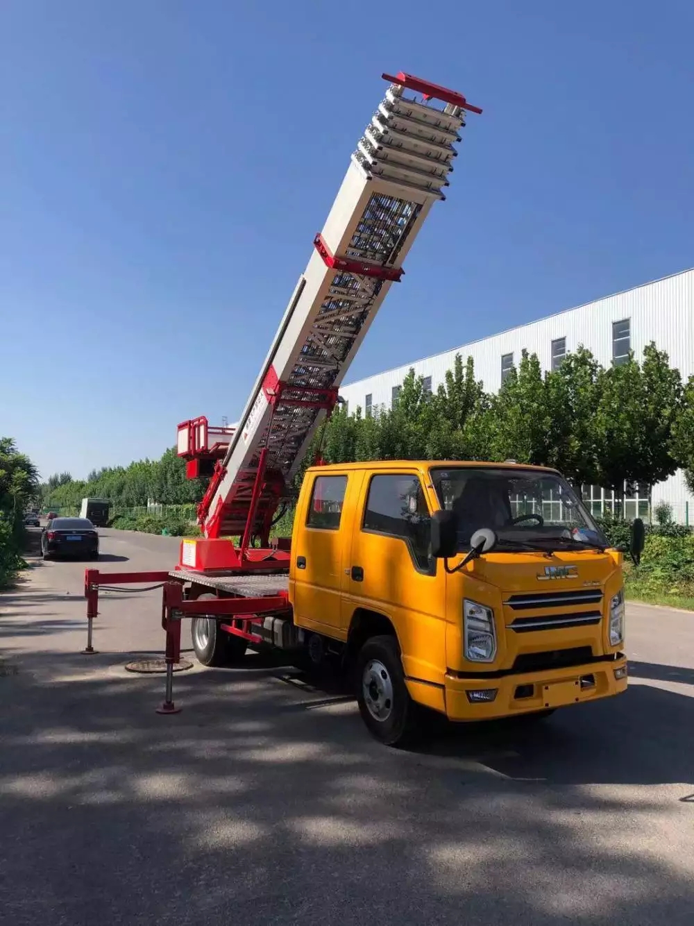 金华婺城附近的云梯车出租服务：轻松解决高空作业需求